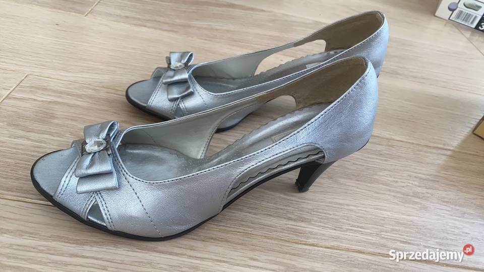 Srebrne obcasy z kryształkiem raz założone Czółenka Moda i Styl Przedbórz
