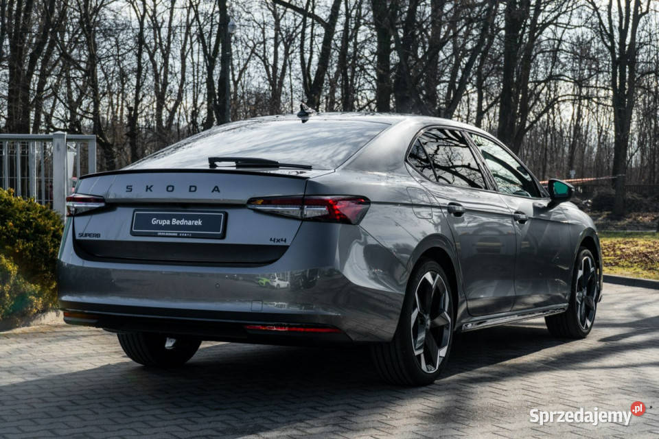 koda Superb Sportline 20 TDI 193 DSG 4x4 IV 2023 światła do jazdy dziennej Łódź