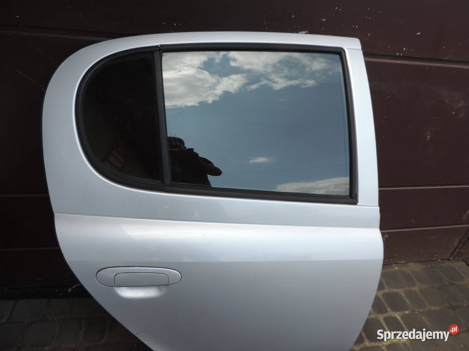 DRZWI PRAWY TYŁ TOYOTA YARIS I HB FL 1E7 Nowy Sącz sprzedam
