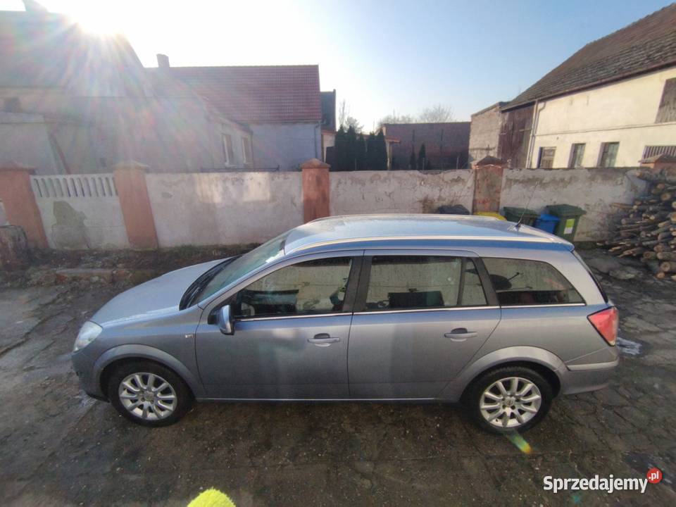 Astra H 16 2010r Rok produkcji 2010 Oława