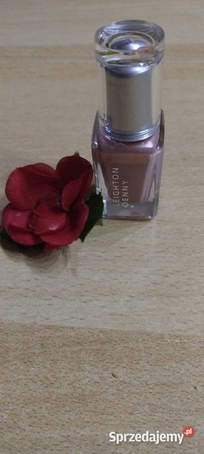 Lakier do paznokci w kolorze beżowo różowy sprzedam