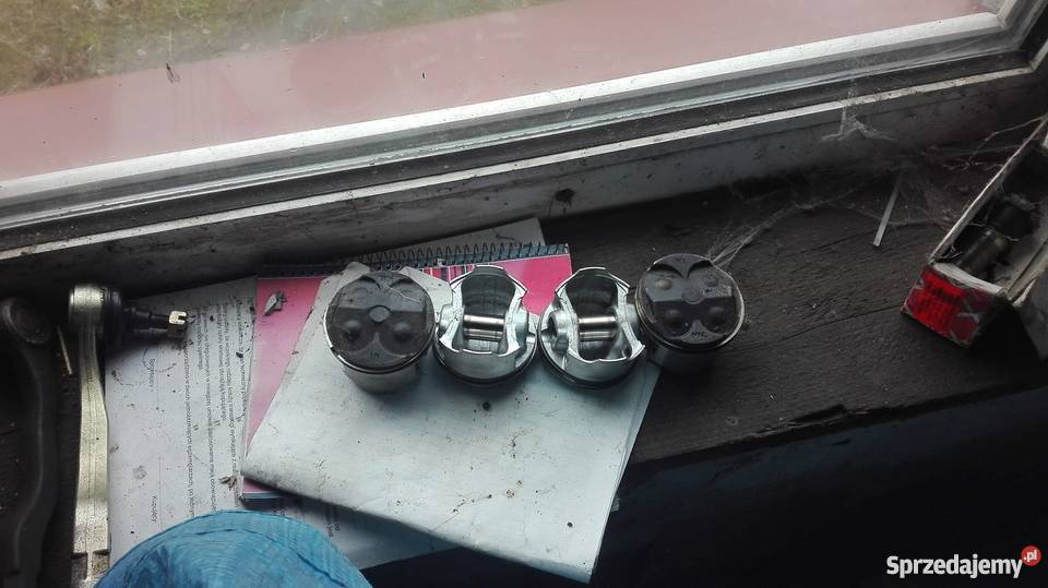 tłoki tłok honda hornet 600 9802 lusterko linka małopolskie Modlniczka