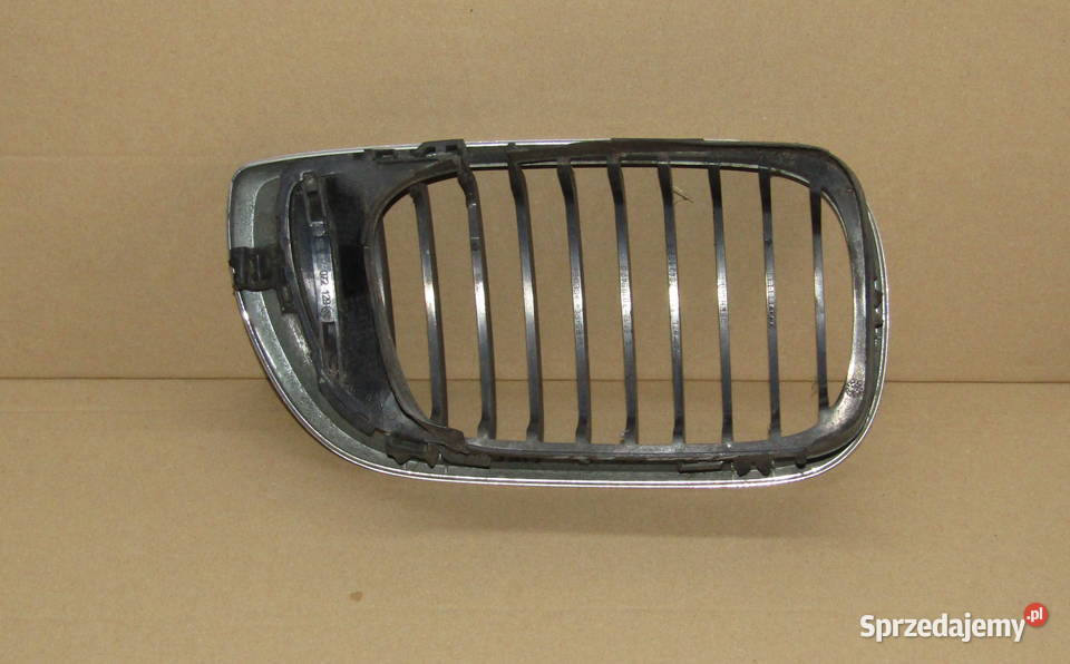 GRILL ATRAPA NERKA LEWA BMW 3 E46 7030549 łódzkie Mysłaków