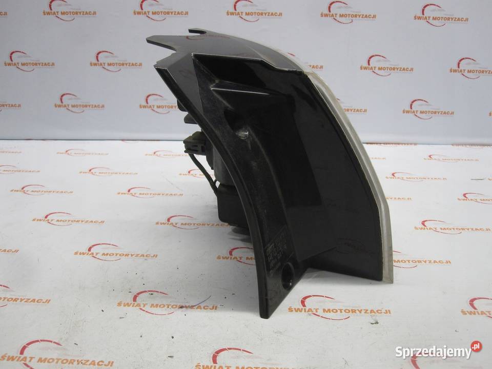 OUTLANDER LIFT II 11r lampa prawa tył 22087920 Lampy tylne Kielce sprzedam