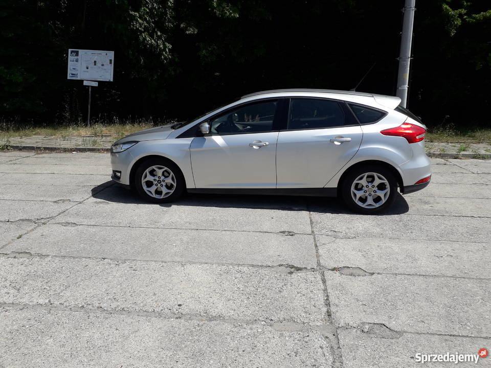 Sprzedam ford focus 2015 16 benzyna 125 srebrny Ozimek