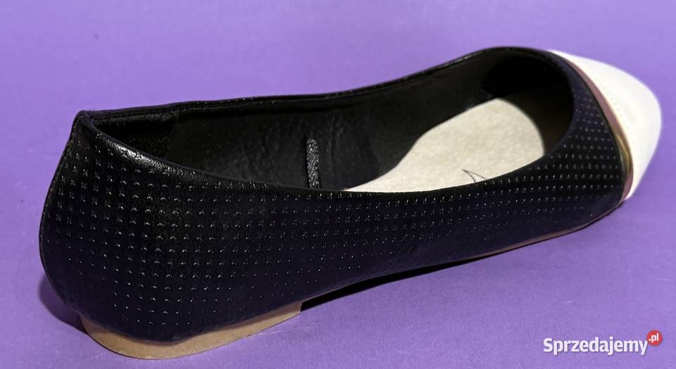 Czarne baleriny z białym czubkiem skórzana Balerinki mazowieckie