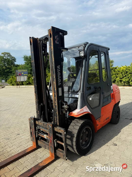wózek widłowy TOYOTA 7FDJF35 diesel 3500 kabina Działoszyn sprzedam