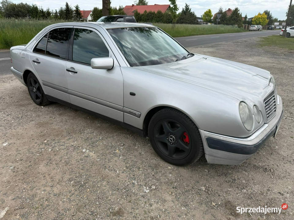Mercedes E 200 gaz LPG zarejestrowany W210 aluminiowe felgi Zbąszyń