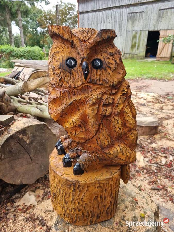 Sowa rzeźbiona z drewna