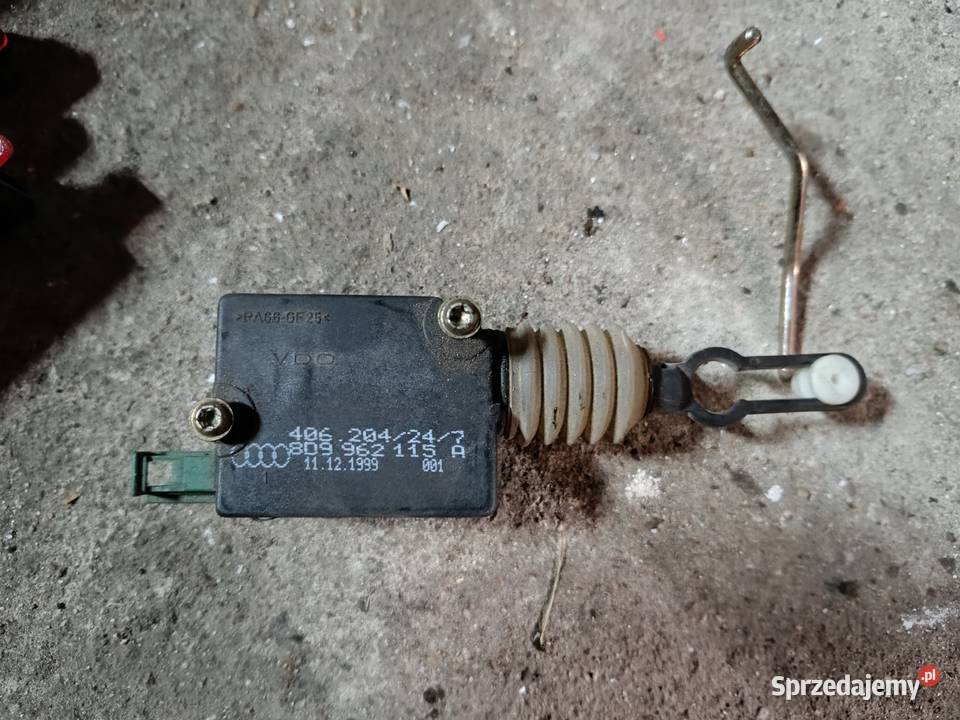 Siłownik zamka klapy Audi a4 B5 osobowe Klapy bagażnika