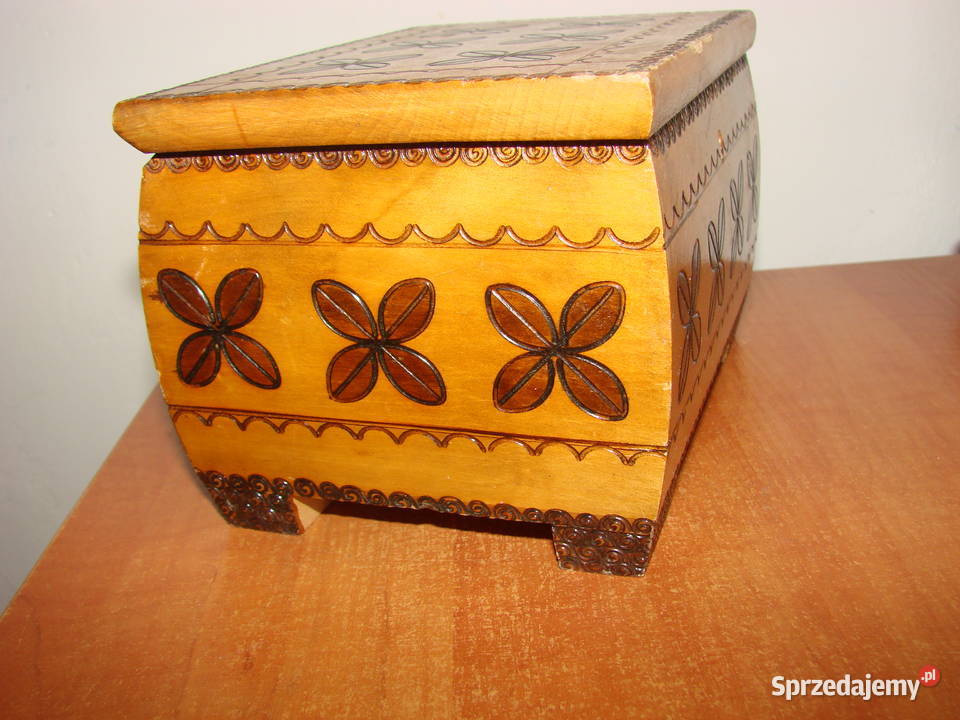 drewniana skrzynka dekoracyjna PRL