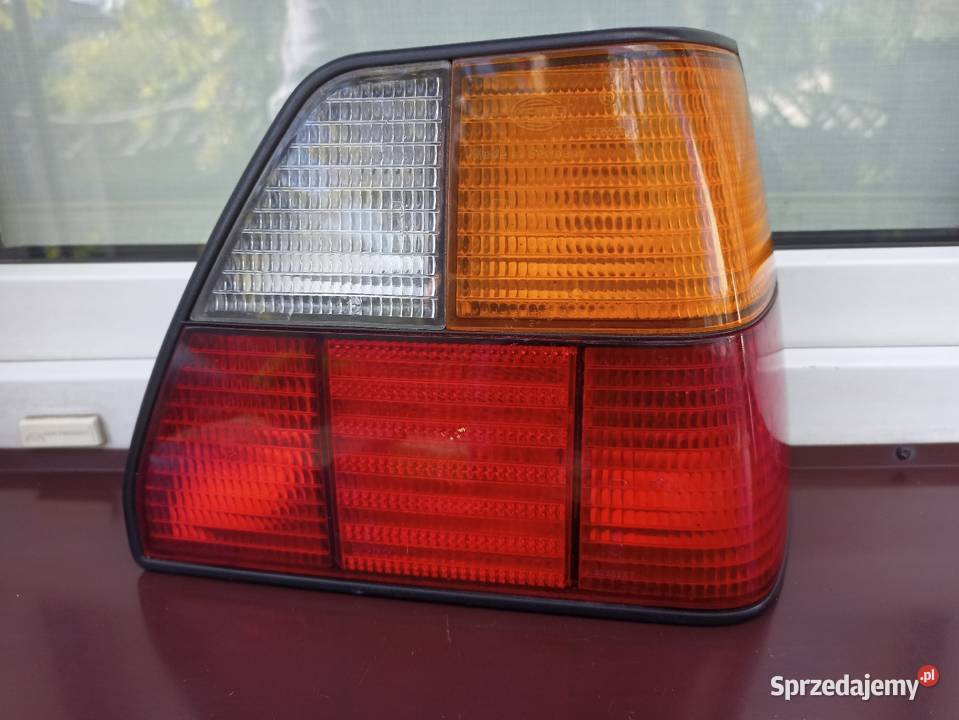 VW Golf MK2 II lampa tył tylna prawa Hella wkład osobowe Lampy tylne łódzkie Sieradz