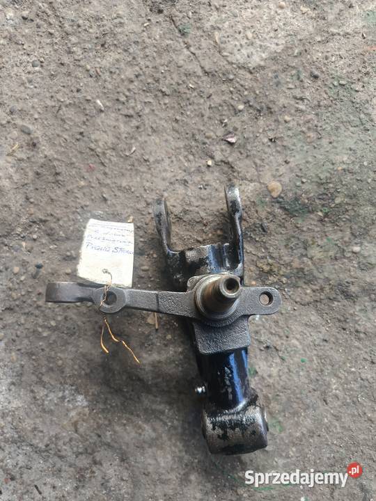 Zwrotnica zawieszenia przód prawy Fiat 126p Straż
