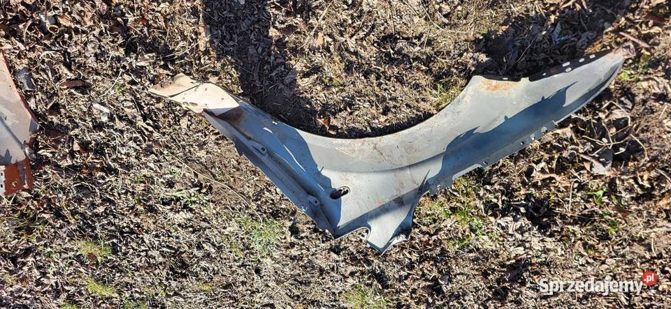 Błotnik Prawy Ford Fokus MK2 Czarny osobowe Żabno