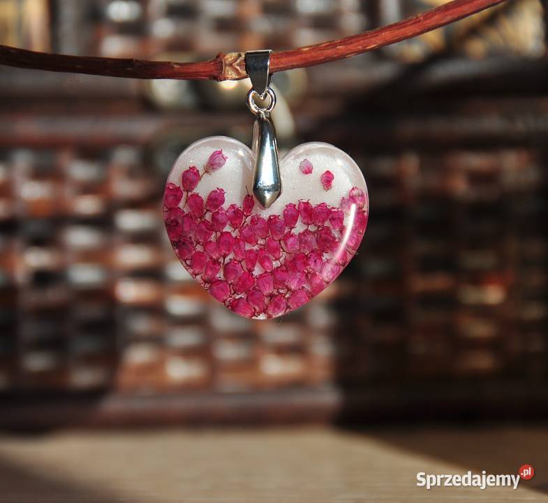Serce z różowym wrzoścem na walentynkiżywica Chorzów