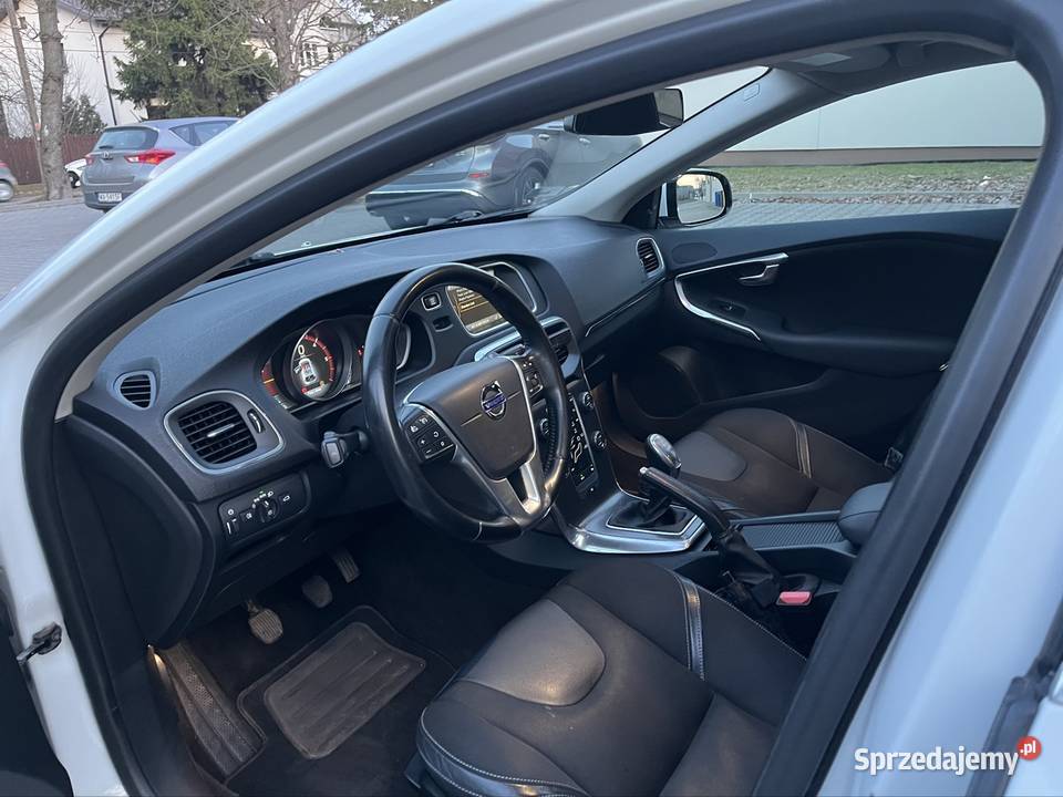 Volvo v40 16 d2 Momentum Możliwa zamiana na BMW Zarejestrowany w Polsce