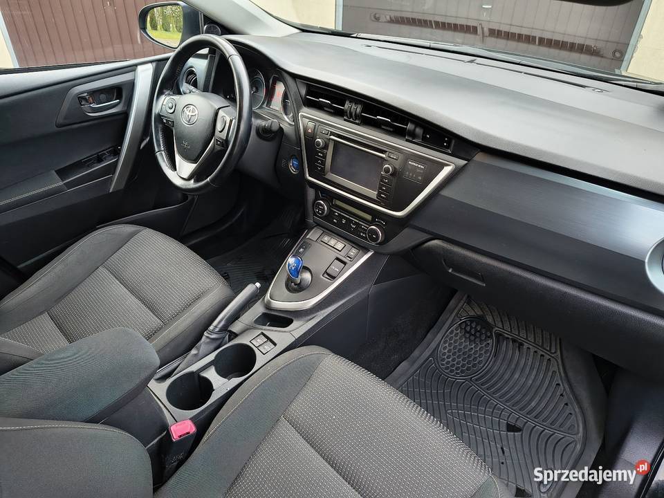 Toyota Auris 18 Hybryda Glinnik