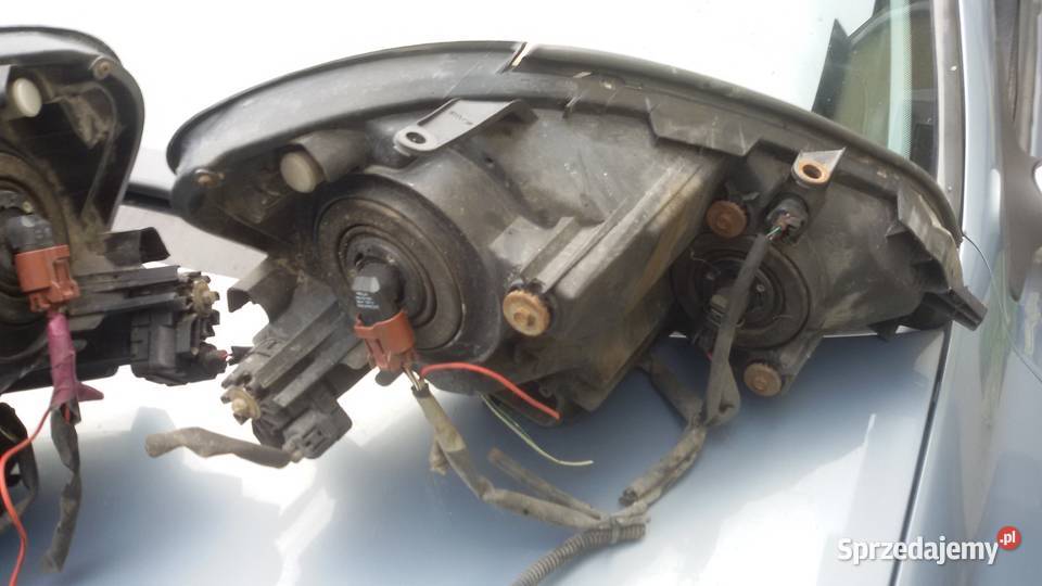 Lampy przednie TOYOTA AVENSIS VERSO sprzedam