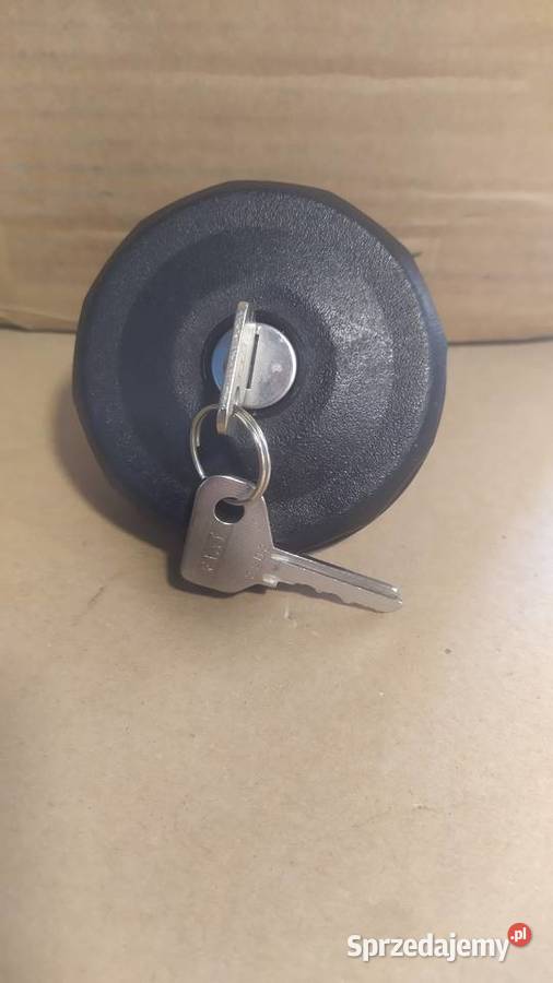 KOREK WLEWU PALIWA Z KLUCZYKAMI FIAT 126P Sosnowiec sprzedam