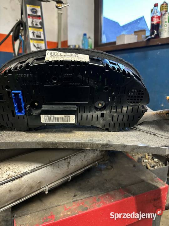 Licznik Audi a3 8p 20 tdi manual 8P0920930Q Jabłonka