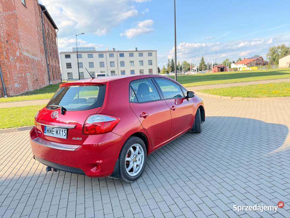 Toyota Auris 16 benzyna Rok produkcji 2010 Auris Węgrów