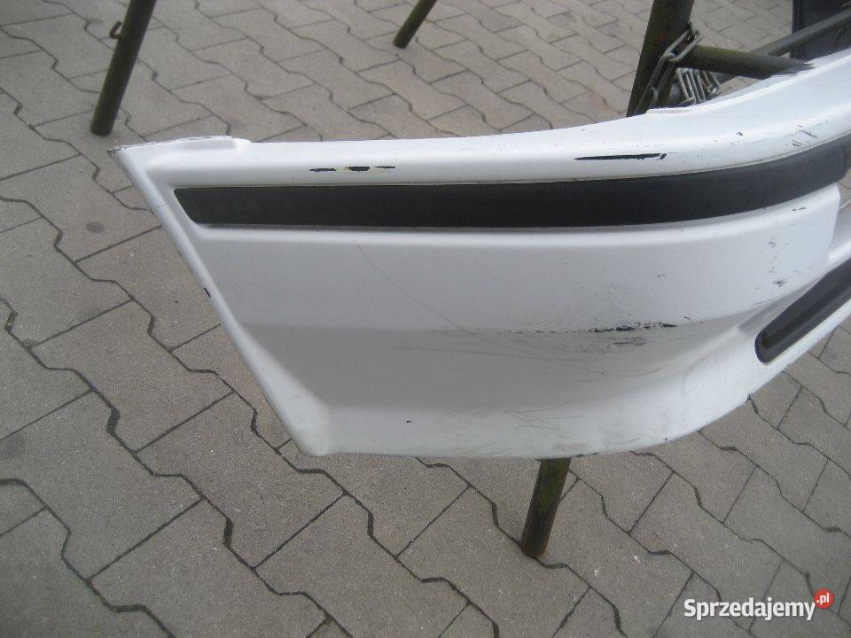 nissan bluebird blubird kombi 8389r zderzak Rakoniewice