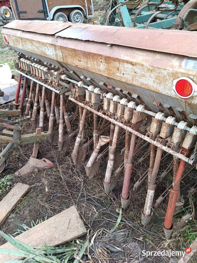 Siewnik zbożowy nieuszkodzony Siewniki i sadzarki Piotrków Drugi