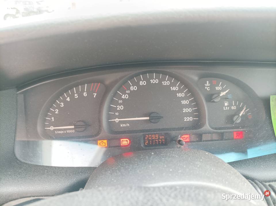 Opel Vectra B 16 bg Sedan bez rdzy dwa komplety Krzepice