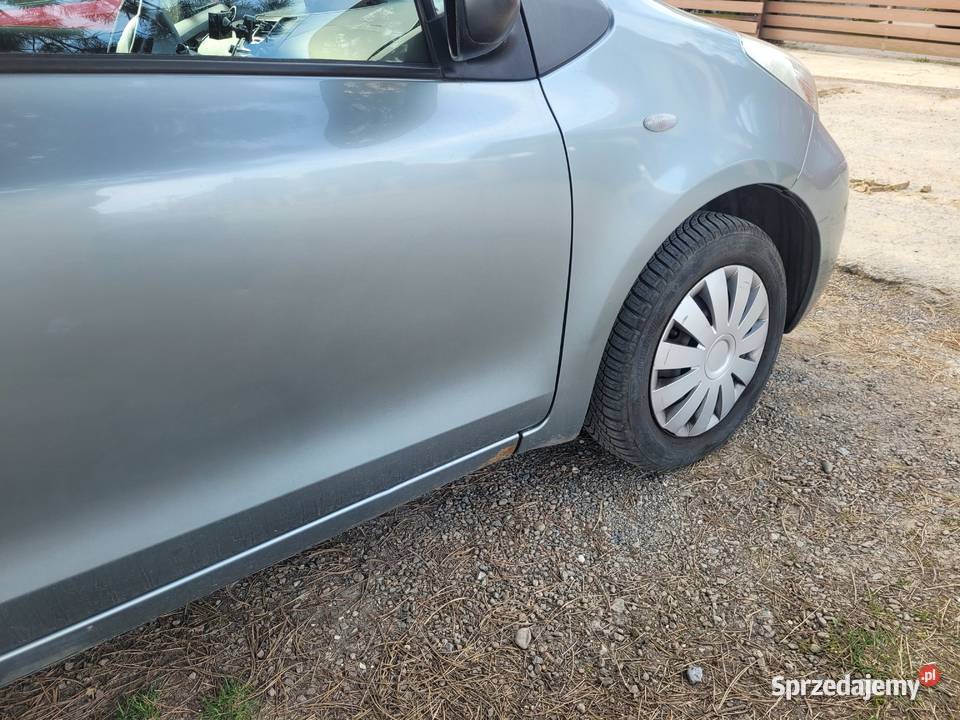 Syndyk sprzeda samochód osobowy Toyota Yaris szary Yaris Toyota