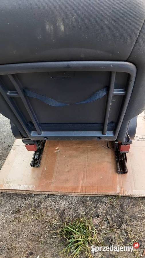 fotel prawy przód przedni pasażera peugeot 1007 Dębno