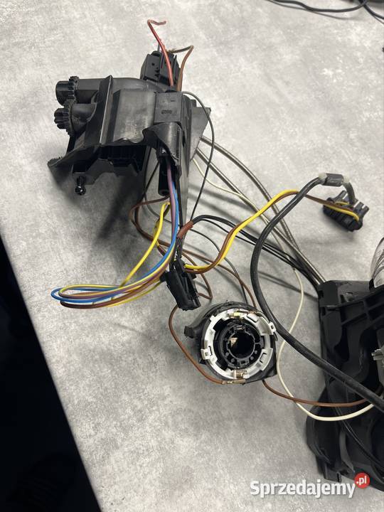 Srodek xenon z lampy prawej mercedes slk r171 Lampy przednie opolskie Kluczbork