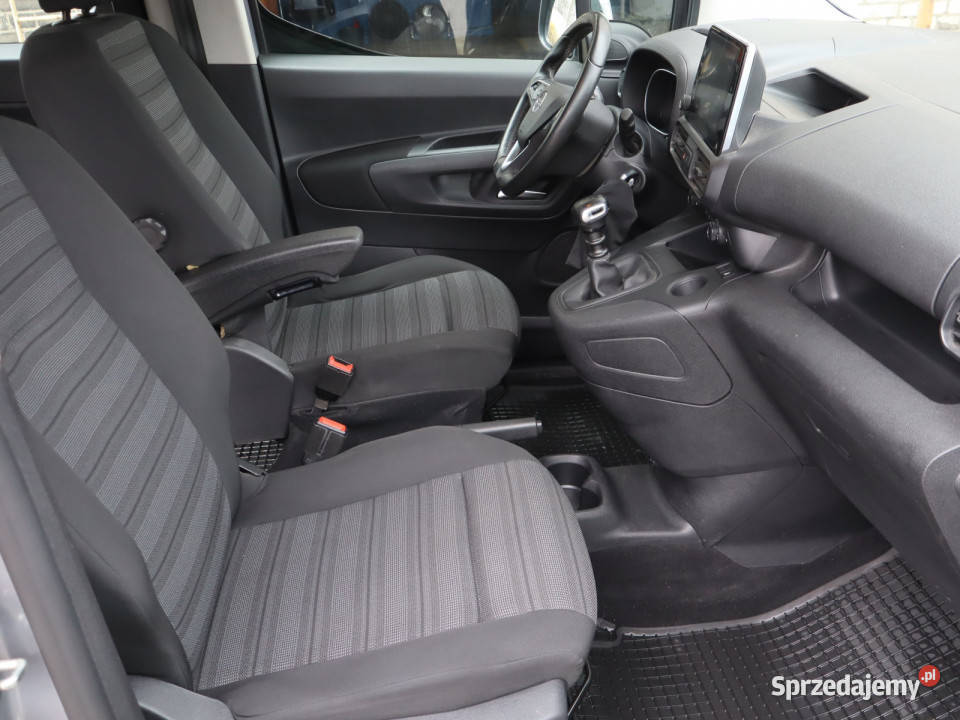 Opel Combo 12 Turbo Rok produkcji 2019 śląskie Katowice