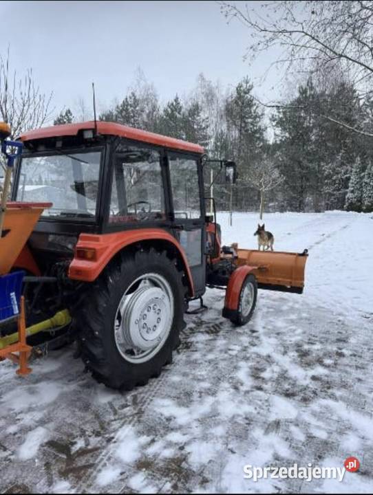 Wynajem ciągników do odśnieżania Pruszków