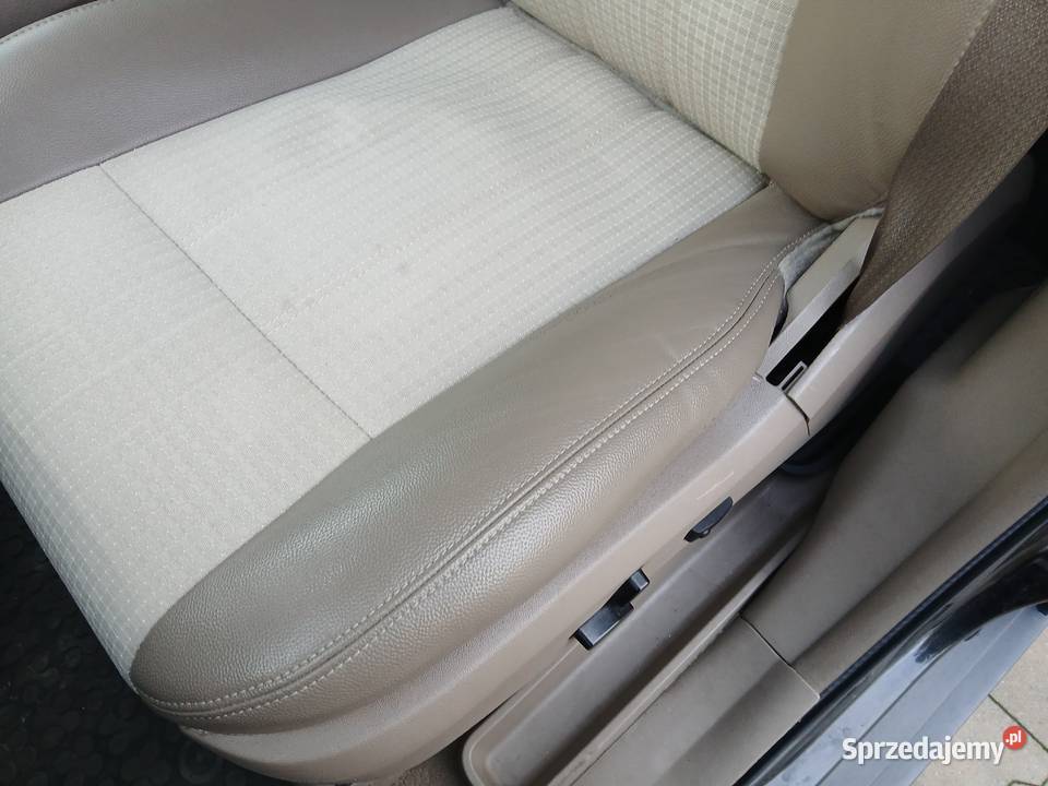 Chrysler town country