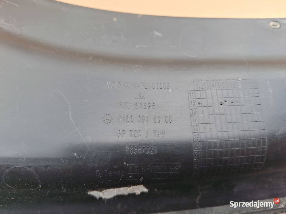 MERCEDES ML GL W166 OSŁONA WNĘKI BAGAŻNIKA PRAWA osobowe Bieleń
