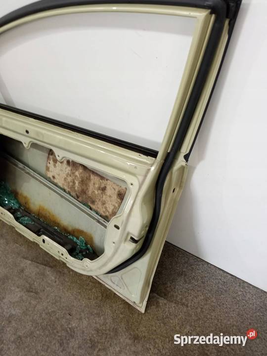 DRZWI PRAWE PRZÓD 49 LEKKO USZKODZONE Ford Rok produkcji 2009 świętokrzyskie