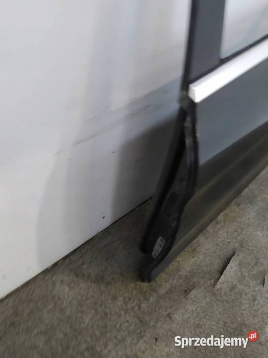 DRZWI LEWE TYŁ CZARNE SEDAN MercedesBenz Cklasa