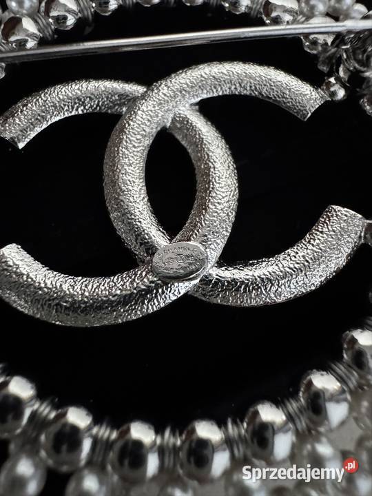 Duża broszka Chanel 6 cyrkonie i perełki ręki Warszawa