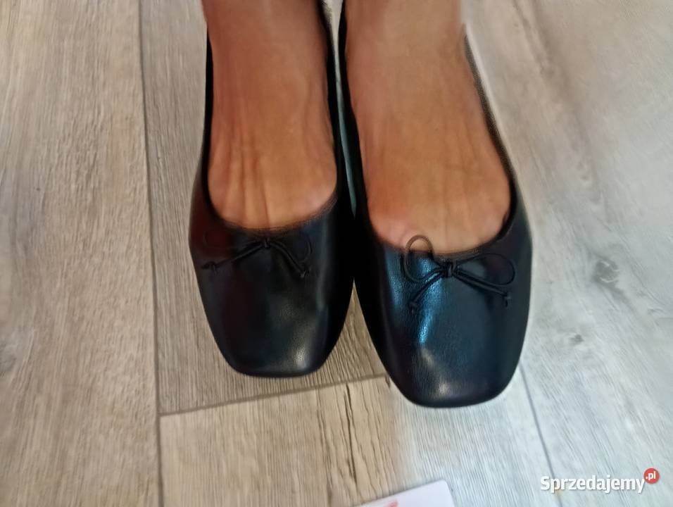 42 ASOS Design Czarne baleriny z Londynu na Kraków
