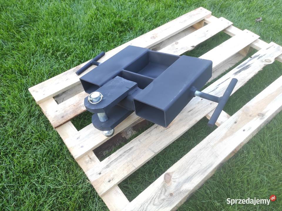 Uchwyt ze sworzniem kulowym do manewrowania