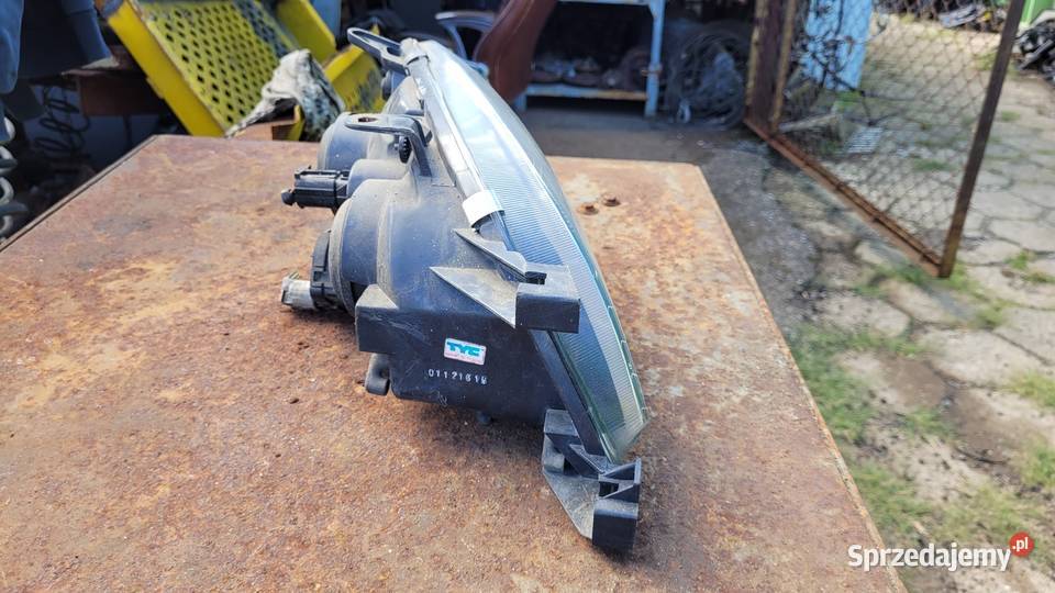 Lampa przednia lewa Toyota Avensis t22 Łagów
