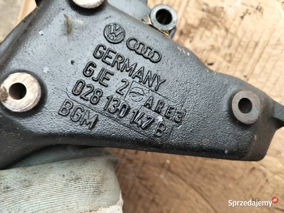 AUDI 80B4 80 B4 19TDI 19 TDI 028130147B ŁAPA