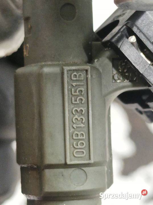 LISTWA WTRYSKOWA 038133681 18 20V Audi A4 I Listwy wtryskowe