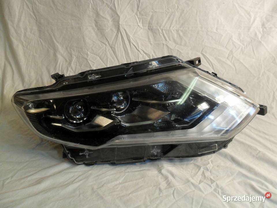 Nissan XTrail T32 2018 reflektor prawy przedni