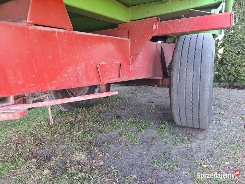 Przyczepa rolnicza skorupa jednoosiowa brimont 9 Czołowo