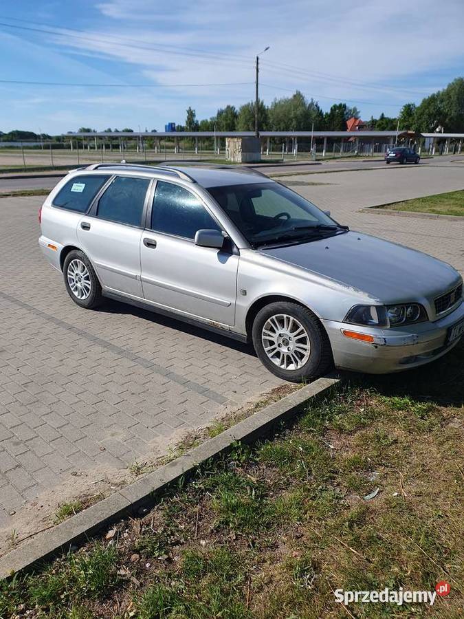 Volvo v 40 2004