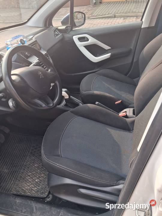Peugeot 208 208
