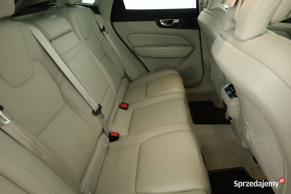 Volvo XC60 T5 AWD światła do jazdy dziennej Piaseczno