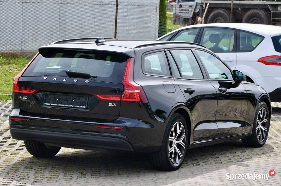 VOLVO V60 20 B3 Essential 2023r FV 23 sprzedam