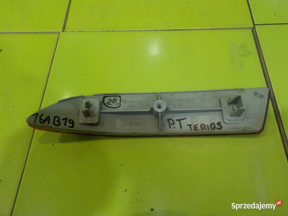 DAIHATSU TERIOS II 15 B 09r 5D odblask prawy tyl